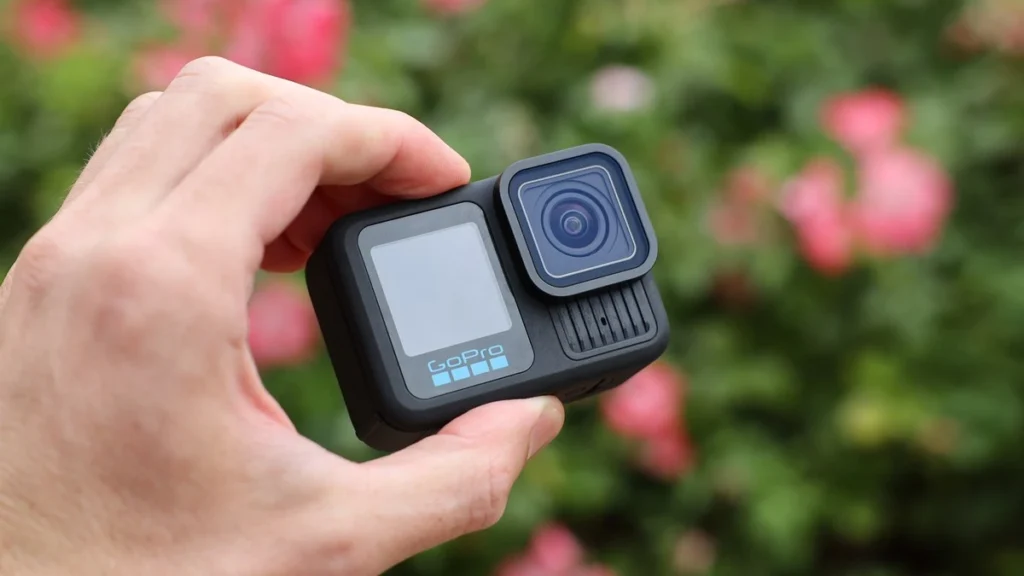 Передняя панель экшн-камеры GoPro HERO13 Black с объективом и решеткой микрофона